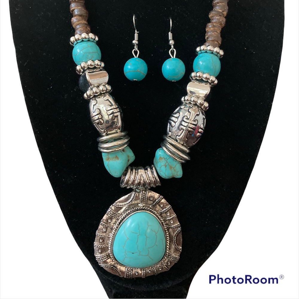 Wood and turquoise colored necklace and earrings set!